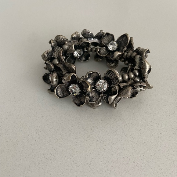 Flower bracelet - Picture 2 of 2